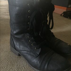 Combat boots